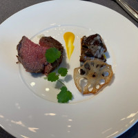 和牛フィレ肉の塩殻包み焼き