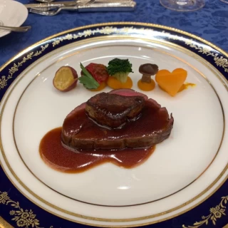 お肉料理、牛フィレ肉のロースト