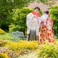 5月の前撮りです。夏は庭はお花がたくさんで素敵です。