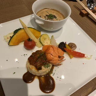 オマール海老のお料理が大変美味しかったです！