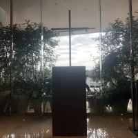 自然光が差し込むチャペル