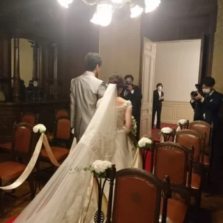 チャペルの中央廊下、椅子