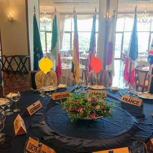 サミットで各国が食事したテーブルがあり、記念撮影|556305さんの志摩観光ホテルの写真(973977)