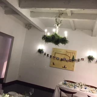 奥の壁がスクリーンになります