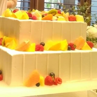 ウエディングケーキです。30種類近くケーキの種類があります。
