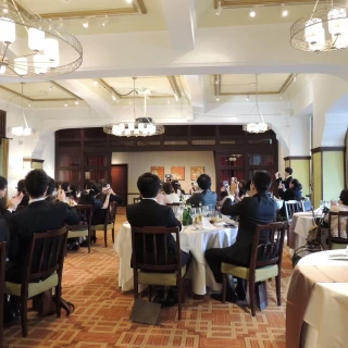 クラシカルな雰囲気のあるの披露宴会場