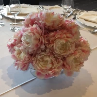 最上階の披露宴会場⇨お花のセッティング