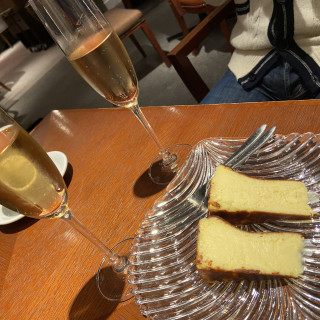 契約した方にいただけるチーズケーキとジンジャーエールです。