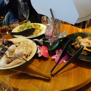 前菜。回転テーブルで取り分け式です。|556405さんのCROSS TOKYO（赤坂）の写真(968759)