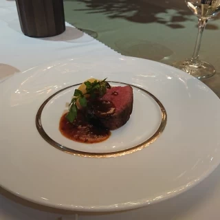 お肉料理です