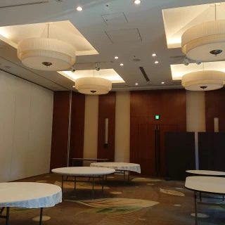 こちらは仕切りがあるため1/2です