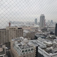 海が一望できるはずのロビーの景色…