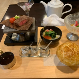 年配の方でも食べやすい箸でも食べられるご飯でした。