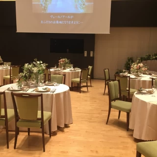 ガーデン入場の際の披露宴会場の様子。