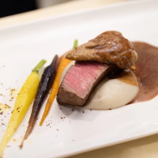和牛フィレ肉のロティ
フォアグラとともに