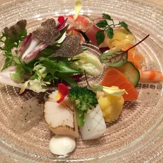 色とりどりの前菜サラダ！
お洒落で美味しくて大満足の一品