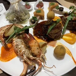 前菜からお肉、お魚のメイン料理。