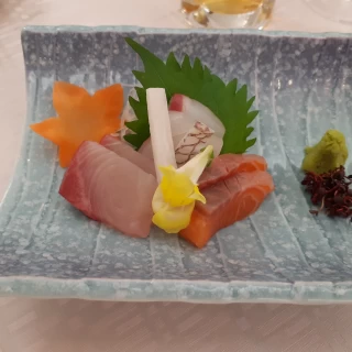 お刺身が出ると思わなかったのでびっくりしました。