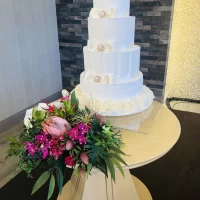 ウェディングケーキ装花です