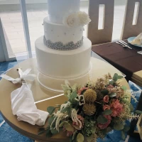 ウェディングケーキ装花です