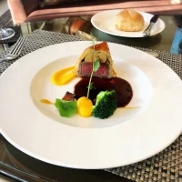 お肉料理をいただきました