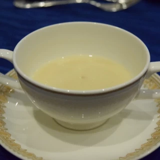 オニオンのクリームスープです。
