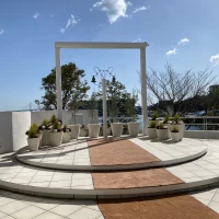 挙式の後はここで写真撮影をしたり、ベルを鳴らすそうです。