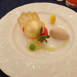 試食会のデザート。
見た目も美しかった。