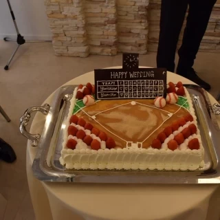 野球がテーマのウエディングケーキです