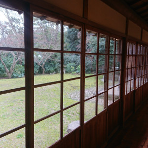挙式会場のガラス窓です。|557156さんの三渓園 鶴翔閣（横浜市指定有形文化財）の写真(975721)