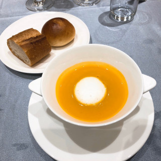 パンとかぼちゃスープ