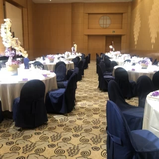 横長の会場で高砂からゲストの顔がしっかりと見えます