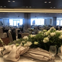 ゲスト席の後ろにはソファがありお子様連れに良さそうです