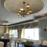 小規模ですがゲストとの距離が近くなりアットホームな式に