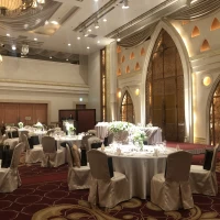 天井が高く高級感溢れる会場