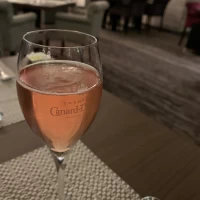 一杯試飲できます。アルコールも可。