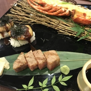 試食のオマール海老、フォアグラ、ステーキ