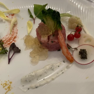 前菜はとても上品な味でした。