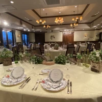 テーブルクロスの色によってもだいぶ雰囲気が変わります。