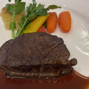 特選牛フィレ肉のステーキは柔らかく、ソースとの相性も抜群。|557470さんのセレス立川の写真(998520)