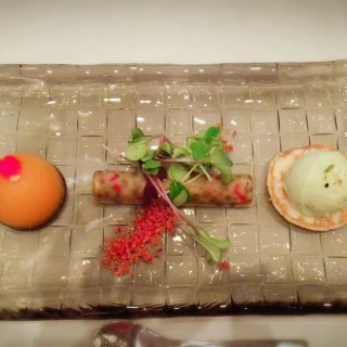 盛り付けもとても素敵で味も素晴らしい