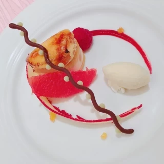 りんごのスフレガトーと青リンゴのアイスクリーム
