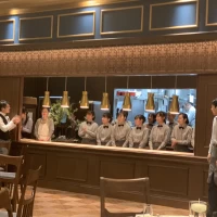 披露宴会場はライブキッチンがあり、演出をしてくださいます。