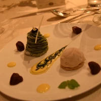 デザートは植物をイメージしたケーキで可愛らしかったです。