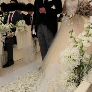 バージンロードに花びらを引きました