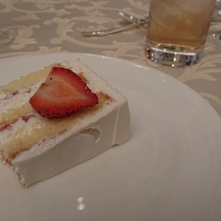 ケーキカット後のケーキ