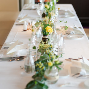 長テーブルの装花です。|557585さんのサンス・エ・サヴール(ひらまつウエディング)の写真(1095960)