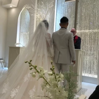 白基調！　正面キラキラ！
旦那さんとのショット！