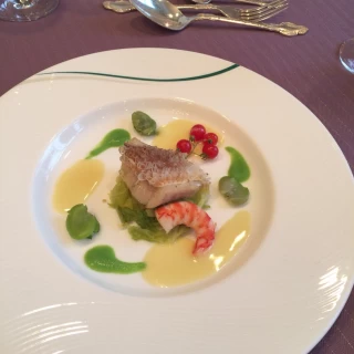 鯛の鱗焼。食感が楽しいです。