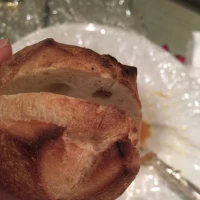 パン。味がついており風味豊か。